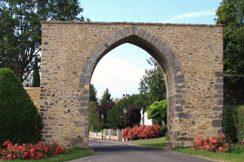 porte bourg le roi